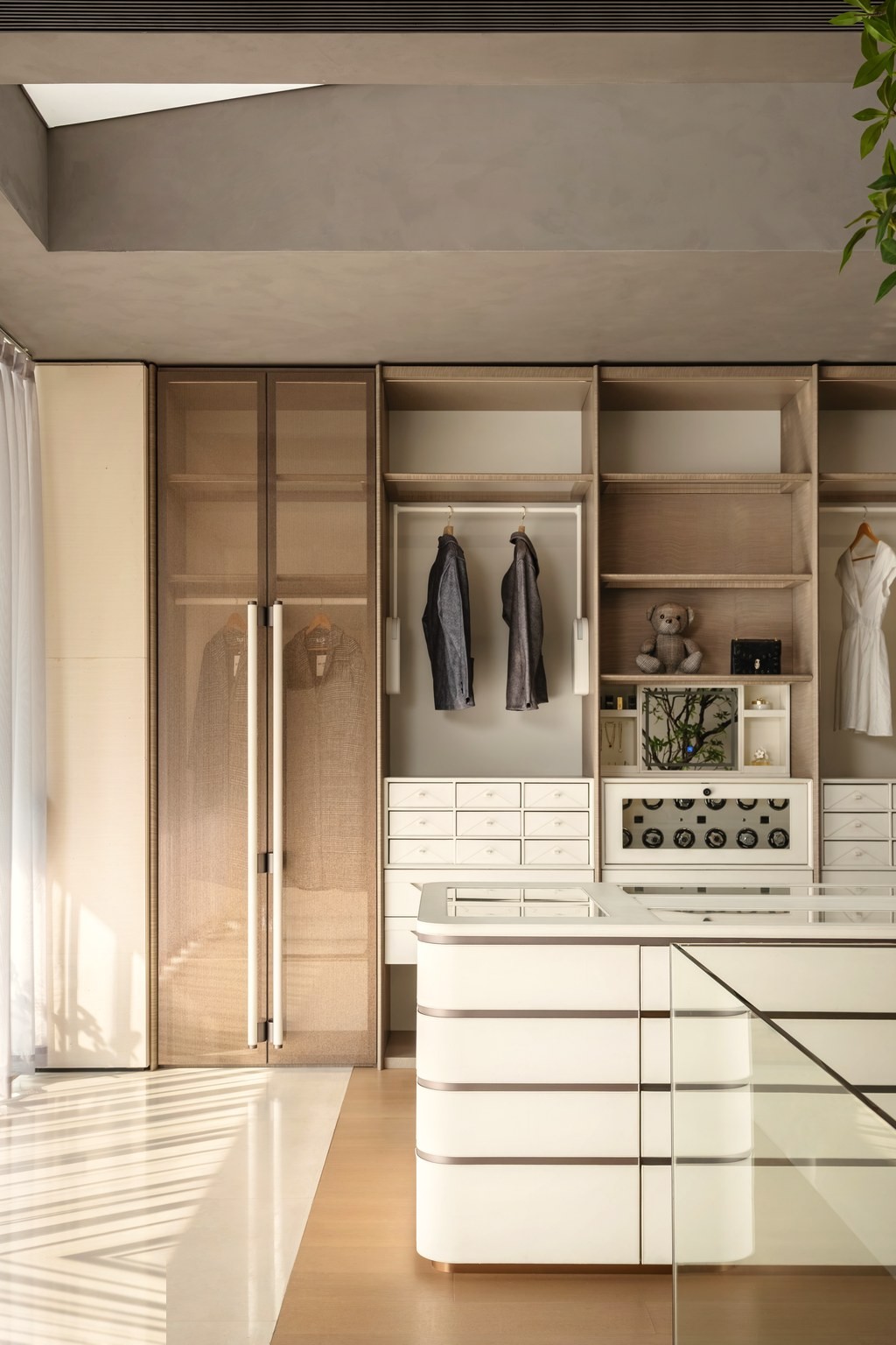 Walk-in wardrobe